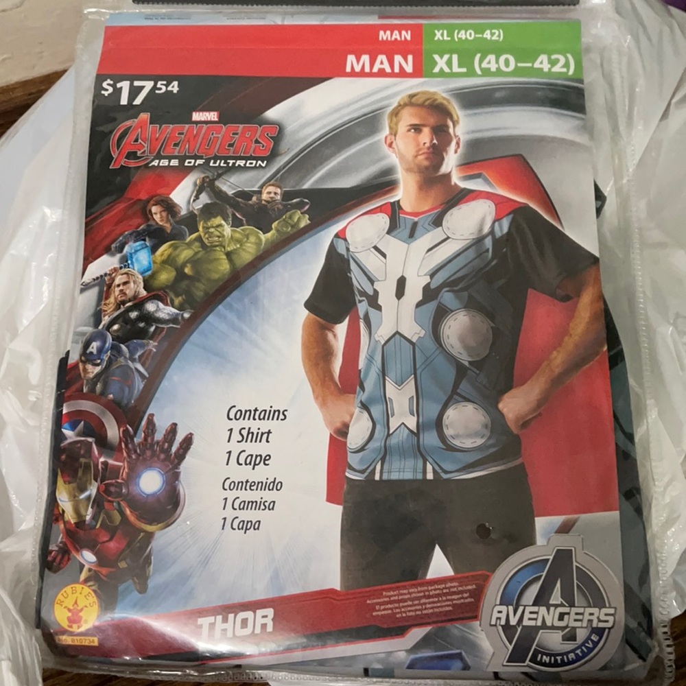 NEW AVENGERS THOR SHIRT WITH CAPE SIZE XL